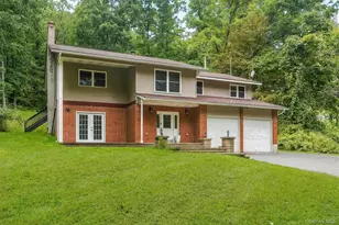 323 Roosa Gap Rd, Bloomingburg, NY 12721 - Photo 2