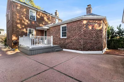 305 White Road, Mineola, NY 11501 - Photo 22