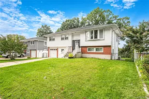 127 Iceland Dr, South Huntington, NY 11746 - Photo 2
