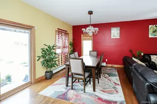 21 Kathleen Dr E, Syosset, NY 11791 - Photo 10