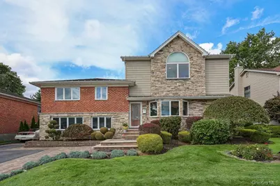 21 Kathleen Drive E, Syosset, NY 11791 - Photo 1