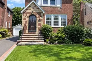 115 Canterbury Gate, Lynbrook, NY 11563 - Photo 2