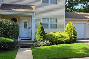 53 Hancock Commons, Yaphank, NY 11980 - Photo 2