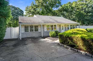 22 Half Moon Pond Rd, Ridge, NY 11961 - Photo 6