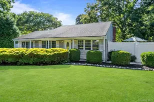 22 Half Moon Pond Rd, Ridge, NY 11961 - Photo 2