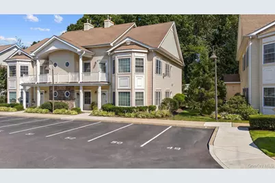 53 Autumn Drive, Plainview, NY 11803 - Photo 2