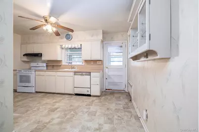 175 E Carpenter Street, Valley Stream, NY 11580 - Photo 12