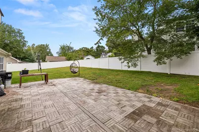 5 Charles Court, Ronkonkoma, NY 11779 - Photo 18