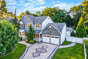 4 Crystal Brook Ct, Nesconset, NY 11767 - Photo 2
