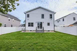 2439 Berkeley Pl, Bellmore, NY 11710 - Photo 4