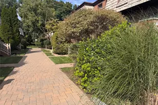 27 Heritage Dr, New City, NY 10956 - Photo 2