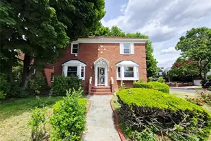 80-19 Utopia Pkwy, Jamaica, NY 11432 - Photo 2