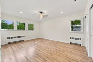 84 Middle Neck Rd, Roslyn, NY 11576 - Photo 16