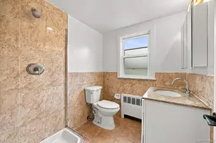 84 Middle Neck Rd, Roslyn, NY 11576 - Photo 14