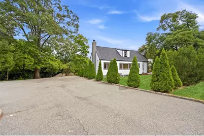84 Middle Neck Road, Roslyn, NY 11576 - Photo 24