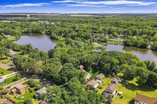 828 Pond View Rd, Riverhead, NY 11901 - Photo 6