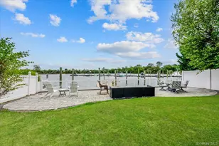 27 Crescent Cove Dr, Seaford, NY 11783 - Photo 36