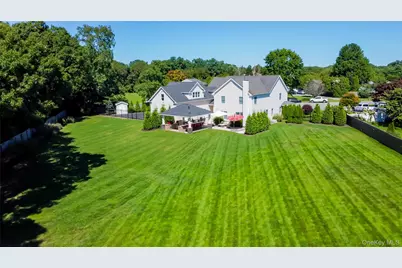 6 Magnolia Court, East Moriches, NY 11940 - Photo 8