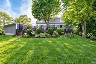 149 S Penataquit Ave, Bay Shore, NY 11706 - Photo 16