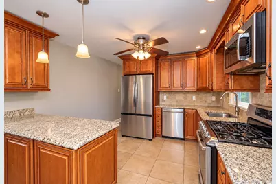 149 S Penataquit Avenue, Bay Shore, NY 11706 - Photo 6