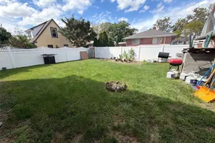 137-38 229th St, Springfield Gardens, NY 11413 - Photo 20