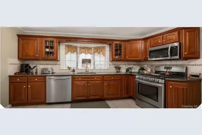 18 Yale Place, Lynbrook, NY 11563 - Photo 6