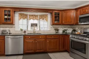 18 Yale Pl, Lynbrook, NY 11563 - Photo 6