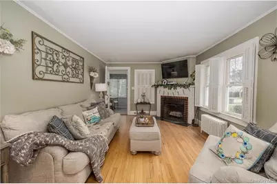 18 Yale Place, Lynbrook, NY 11563 - Photo 2