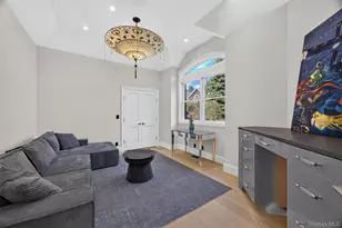 68 Kensington Cir, Manhasset, NY 11030 - Photo 8