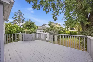27 South Dr, Valley Stream, NY 11581 - Photo 16