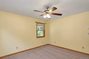 22 Hill View Dr, New Windsor, NY 12553 - Photo 16