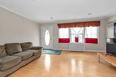 52 Syracuse Street, Williston Park, NY 11596 - Photo 2