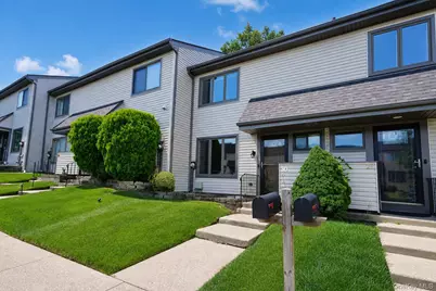 30 Hemlock Court, New York, NY 10309 - Photo 2