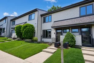 30 Hemlock Ct, New York, NY 10309 - Photo 2