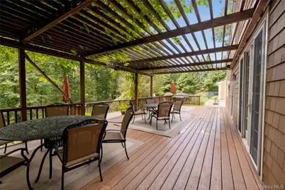320 Saw Mill River Road, Yorktown Heights, NY 10598 - Photo 14