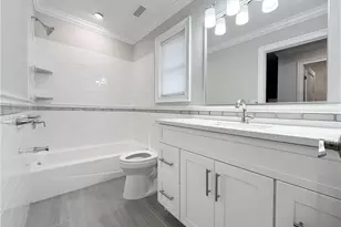 32 General Heath Ave, White Plains, NY 10603 - Photo 10