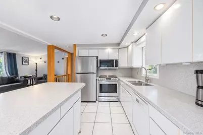 346 Jamaica Avenue, Medford, NY 11763 - Photo 14