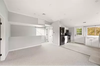 188 S Strong Avenue, Lindenhurst, NY 11757 - Photo 20