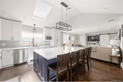 188 S Strong Avenue, Lindenhurst, NY 11757 - Photo 10