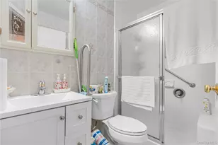 230 Kearney Ave, Bronx, NY 10465 - Photo 8
