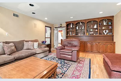 39 Orchard Court, Woodbury, NY 11797 - Photo 14