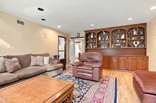 39 Orchard Ct, Woodbury, NY 11797 - Photo 14