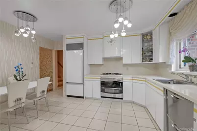 65-24 Ellwell Crescent, Rego Park, NY 11374 - Photo 10