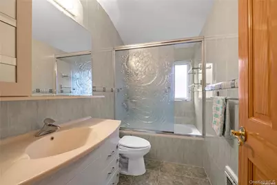 65-24 Ellwell Crescent, Rego Park, NY 11374 - Photo 18