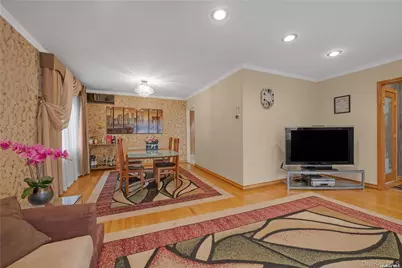 65-24 Ellwell Crescent, Rego Park, NY 11374 - Photo 4