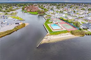 337 Mariners Way, Copiague, NY 11726 - Photo 2