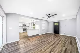 4 Oak Ln, Coram, NY 11727 - Photo 4