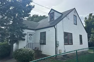 304 Lorraine St, Bellmore, NY 11710 - Photo 2