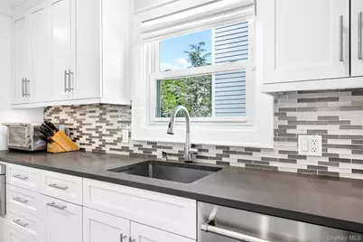 34 Smith Avenue, White Plains, NY 10605 - Photo 10