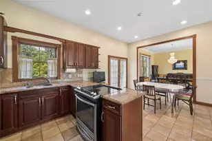 471 Southport St, Ronkonkoma, NY 11779 - Photo 10